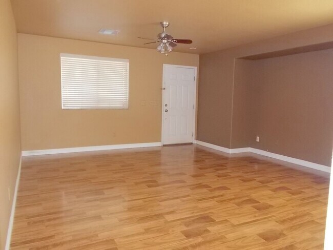 Foto del edificio - Beautiful 3-Bedroom Two-Story Home in Well...