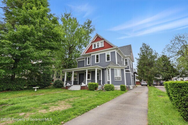 Foto del edificio - 1638 Sanderson Ave