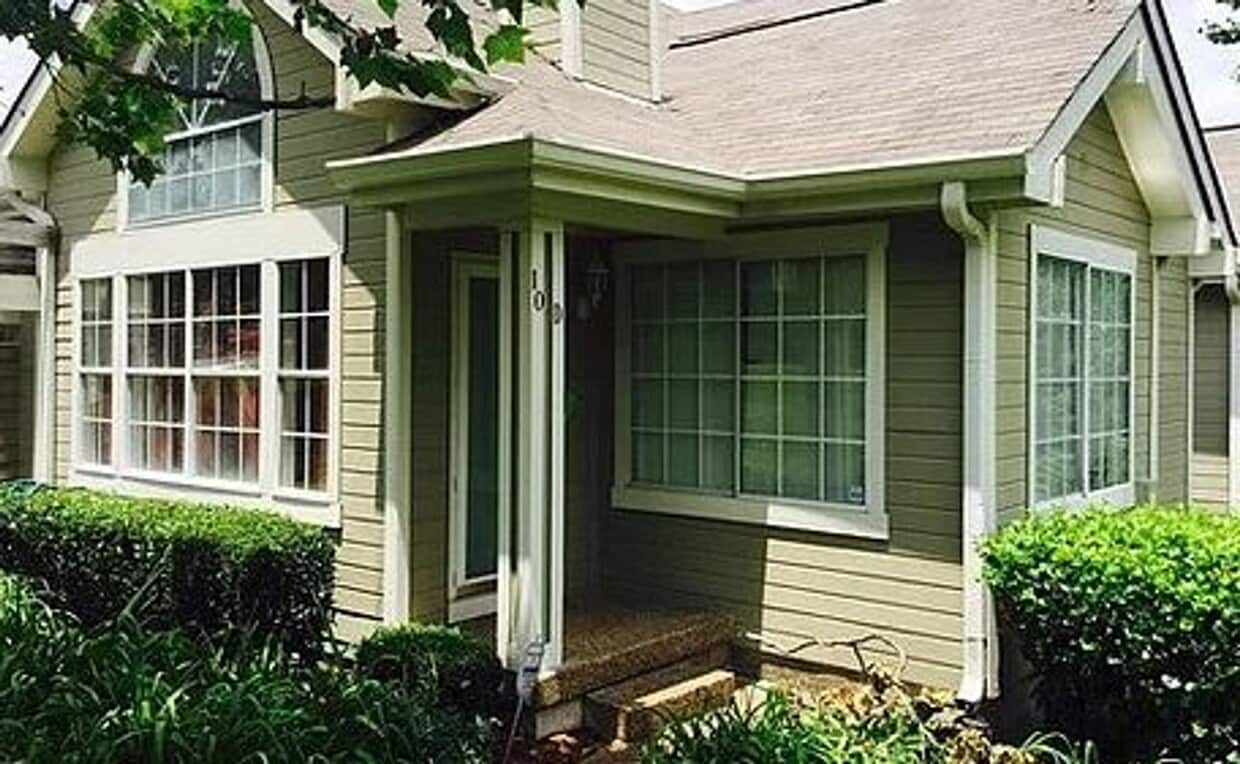 Primary Photo - 2 Bedroom Condo in Beautiful Location