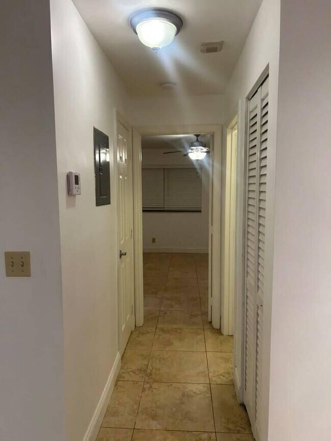 Foto del edificio - 3370 Pinewalk Dr N