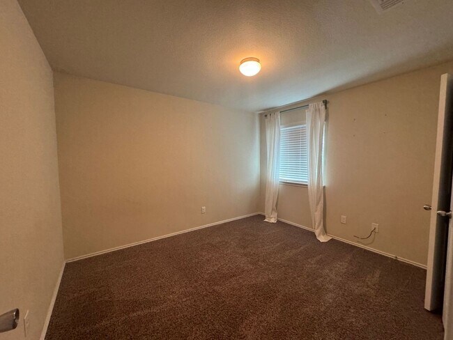 Foto del edificio - 4 bedroom located in Yowell Ranch!