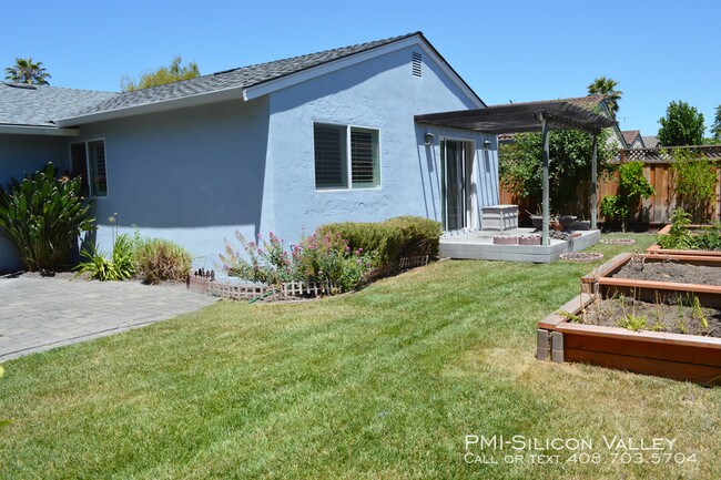 Building Photo - Great Santa Teresa Home close to foothills
