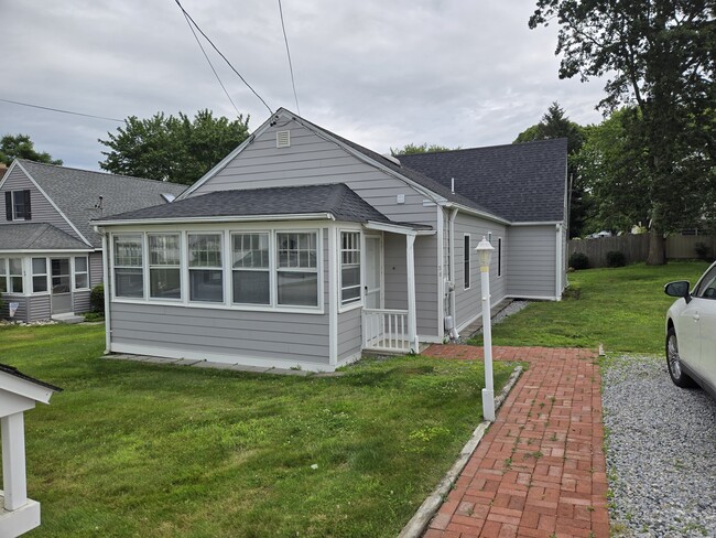Building Photo - 38 Mohican Rd