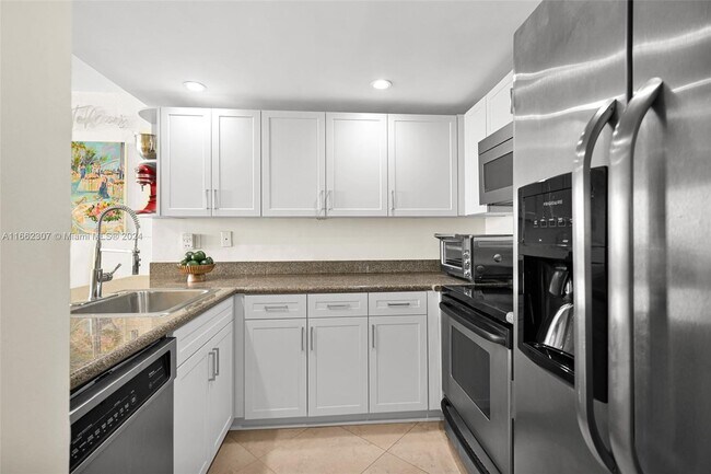 Foto del edificio - 600 NE 36th St