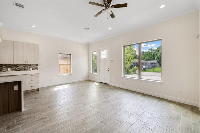 Building Photo - 5105 Malmedy Rd