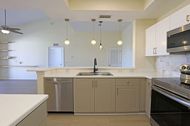 Building Photo - The Enclave 9005-1919