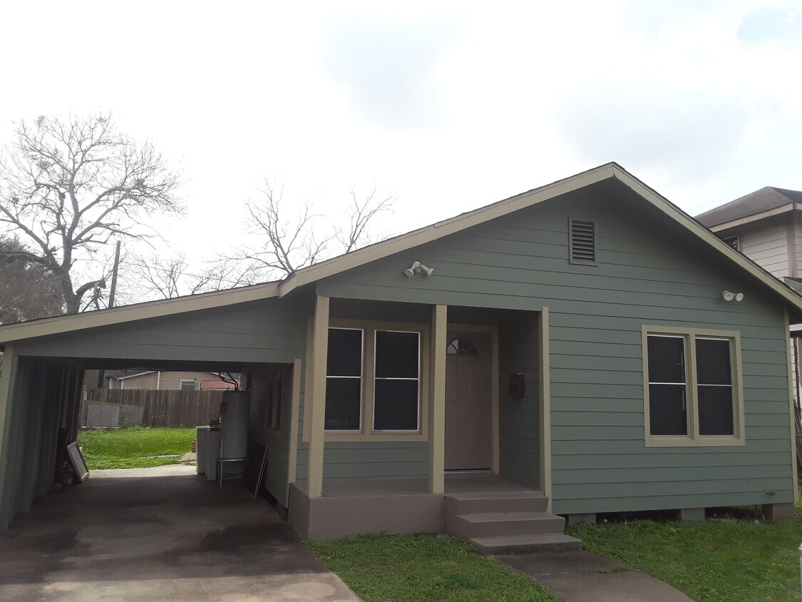 Primary Photo - 1210 Avenue E