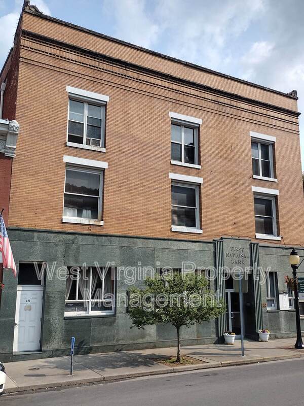 221 Temple St Unit 2, Hinton, WV 25951 Condo for Rent in Hinton, WV