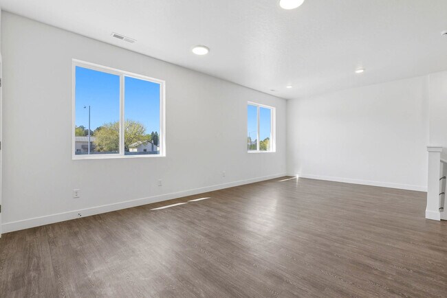 Building Photo - The Ridge Townhomes