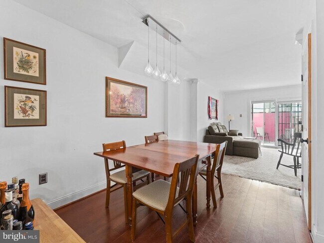 Foto del edificio - 1422 Montrose St