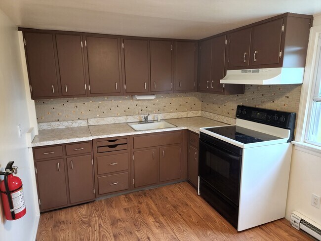 Cocina. - 1918 Rosemore Ave