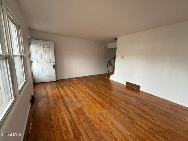 Foto del edificio - 5 Dowling Rd