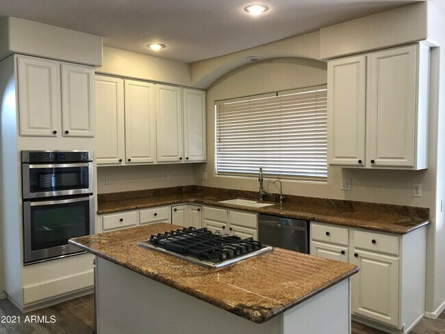 Foto del edificio - 5333 E Anderson Dr