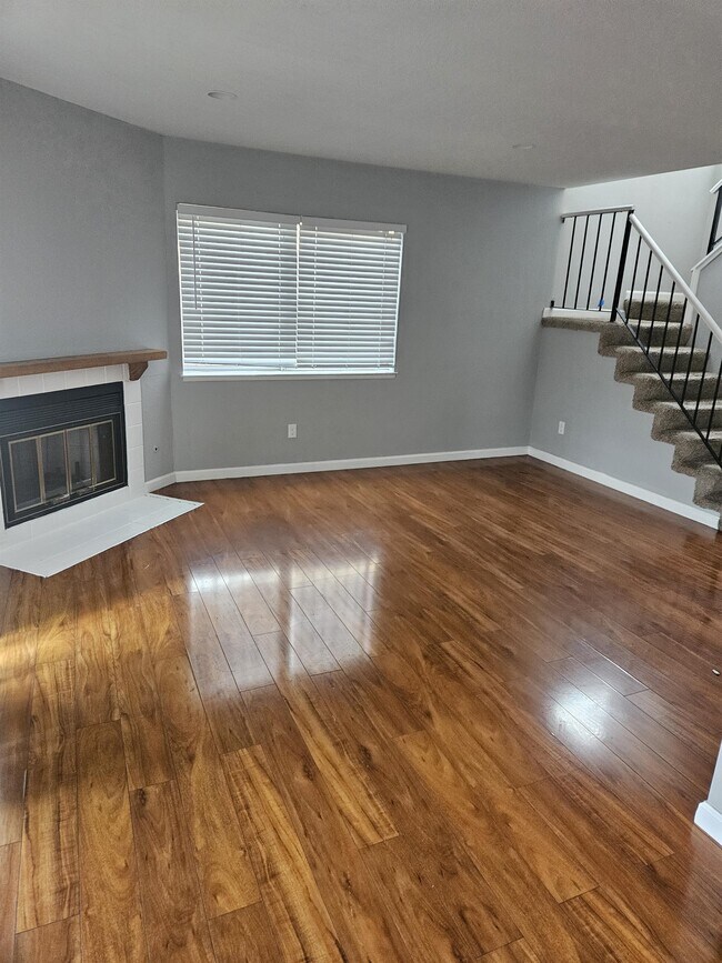 Building Photo - 1011 Pinewood Terrace