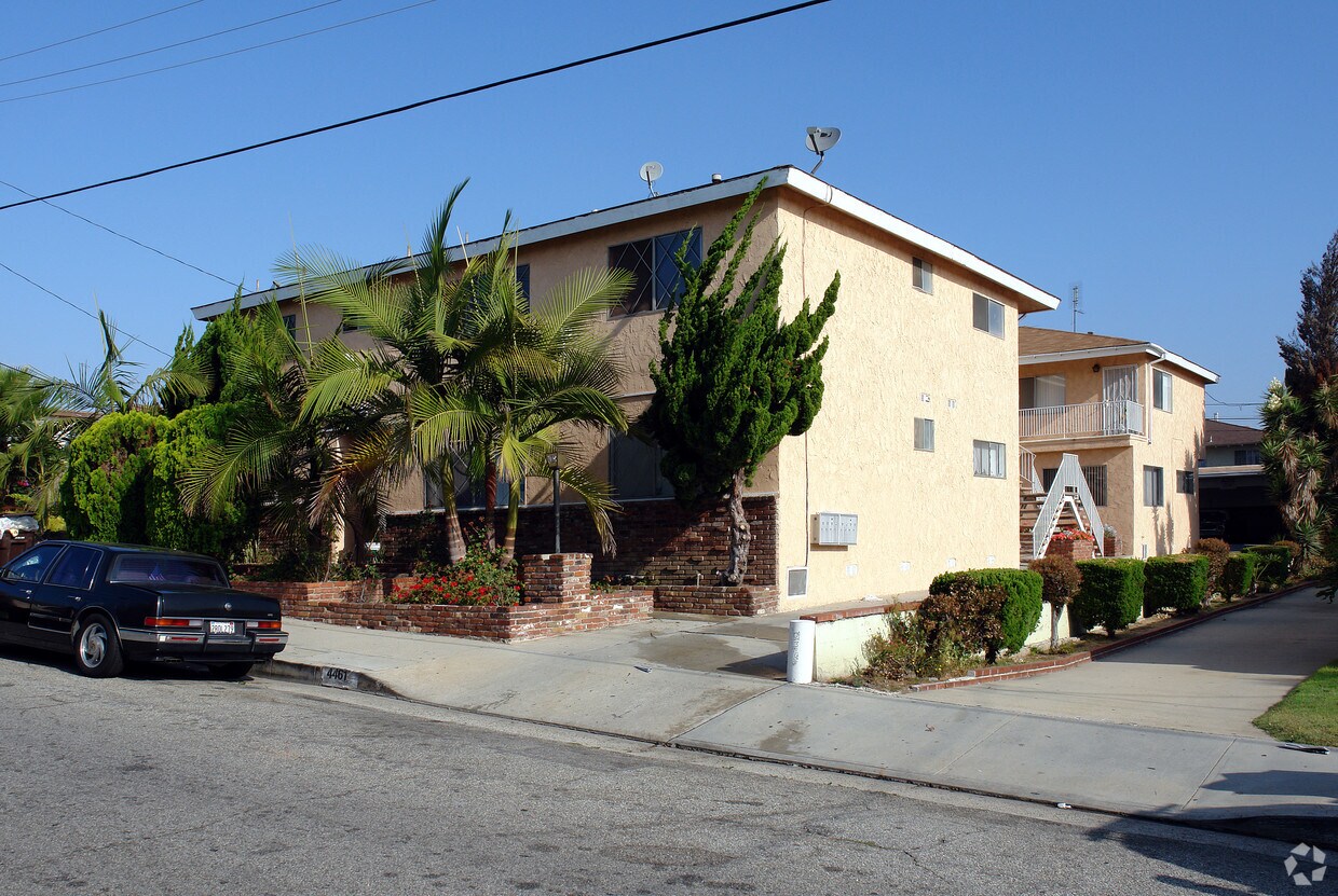 Primary Photo - 4461 W 135th St