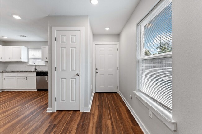 Foto del edificio - 8617 Clarington St