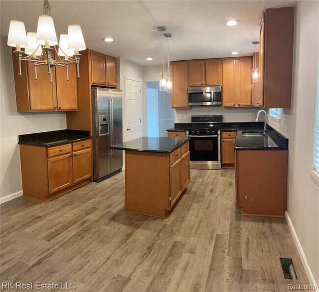 Building Photo - 494 Rolling Green Cir S