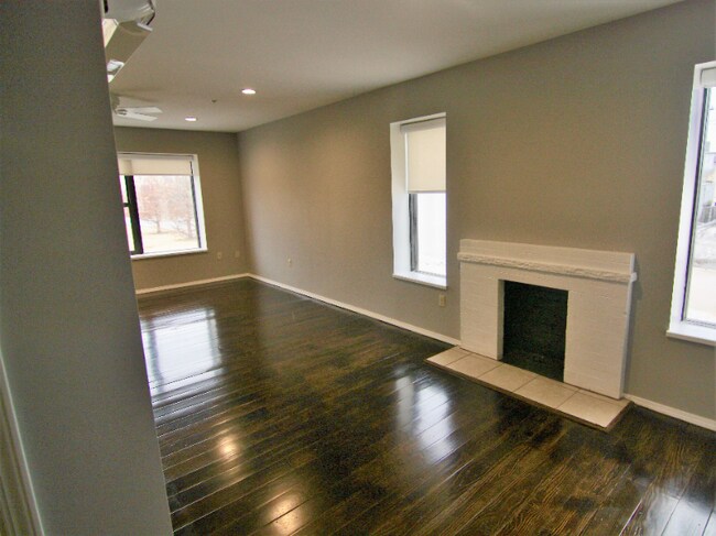 Foto del edificio - 1306 E 11th St