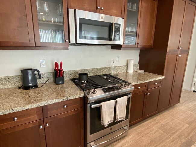 Building Photo - Large & Newer 4 Bedroom/3 Bath House in Sea Glass and Blue Strand Community