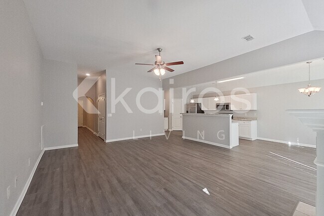 Foto del edificio - 94 Robin Hood Ct