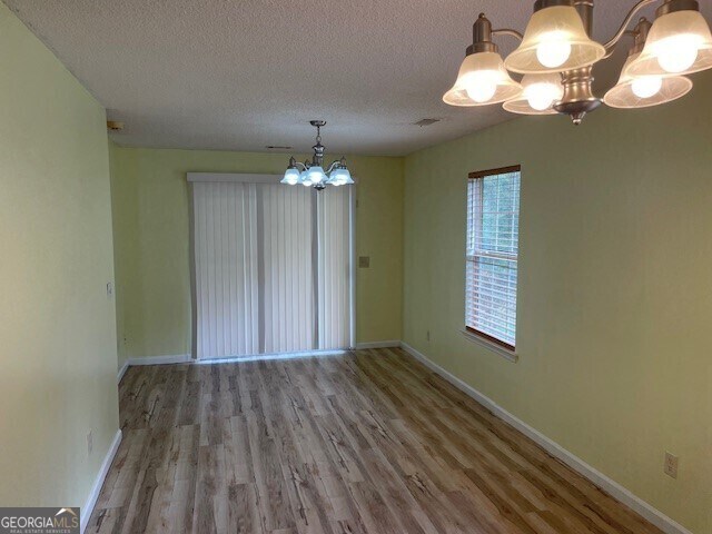 Foto del edificio - 7910 Four Oaks Ct