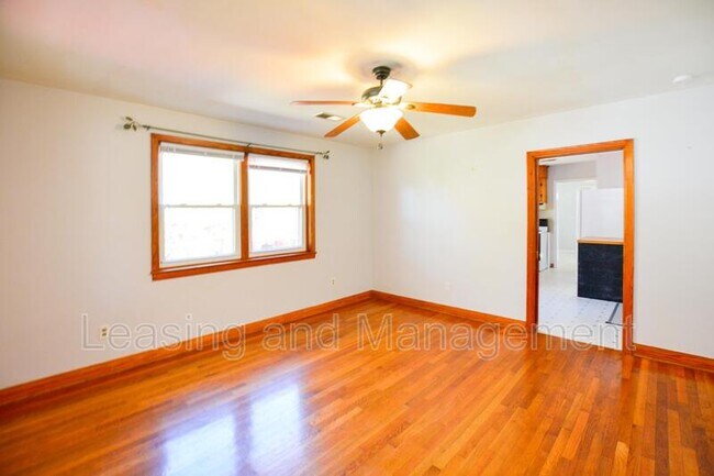Building Photo - 432 Lindberg St