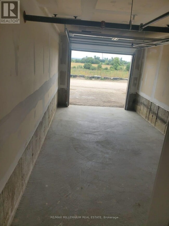 Building Photo - 45 Fieldridge Cres