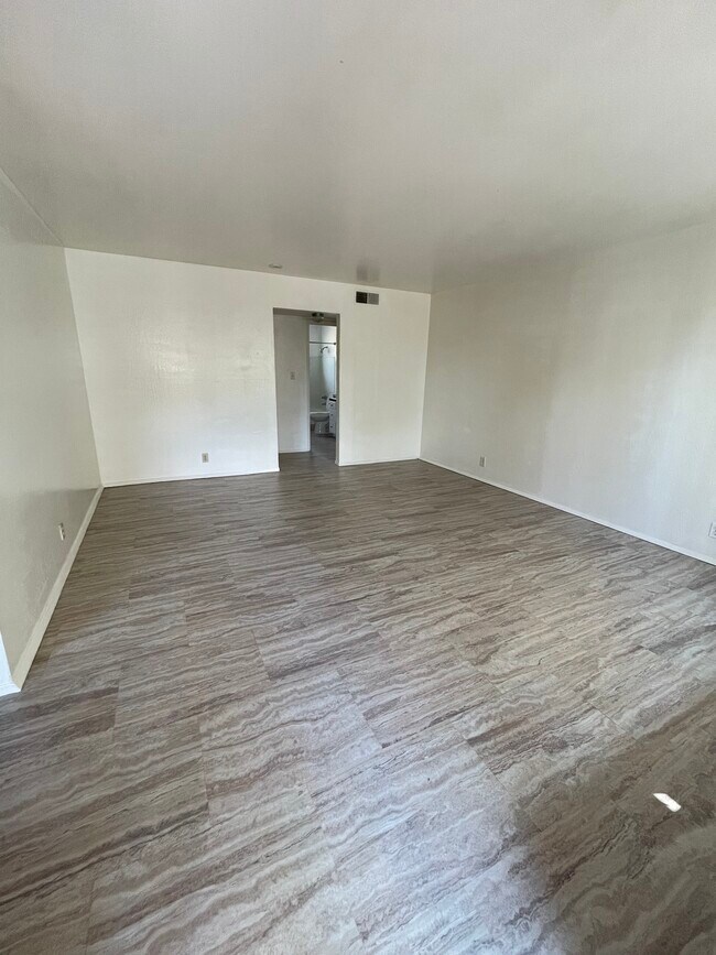 Living room - 5037 Fairfax Ave