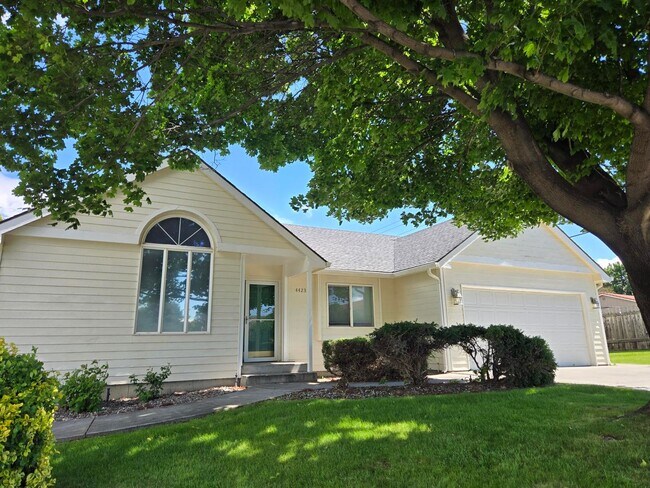 Foto del edificio - Charming Home on .34 acres!