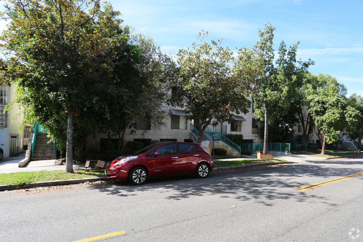 Primary Photo - 700-702 E Harvard St