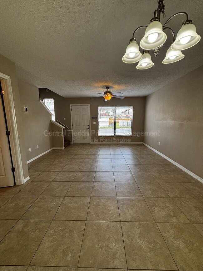 Foto del edificio - 1627 Long Ridge Ct
