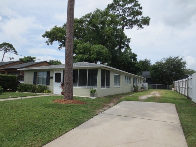 Photo - 1916 N. Westmoreland Drive House