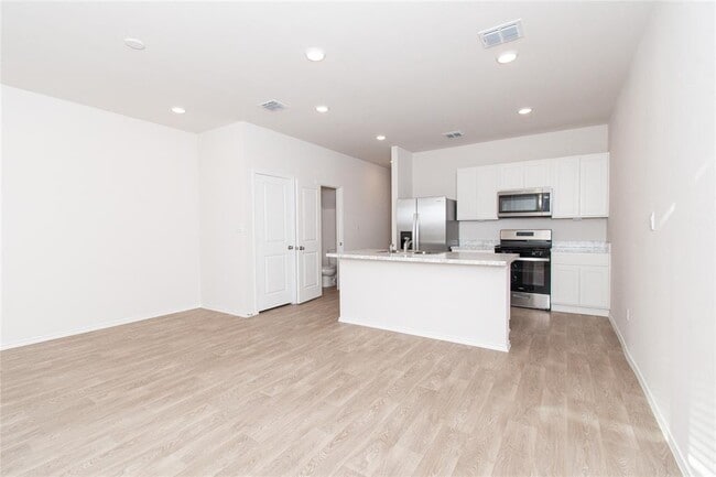 Building Photo - 201 Varner Way