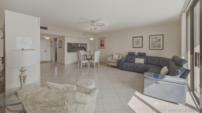 Foto del edificio - 2300 NE 33rd Ave