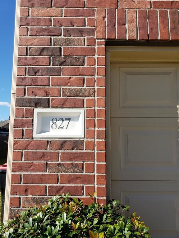 Foto del edificio - 827 Sweet Flower Dr