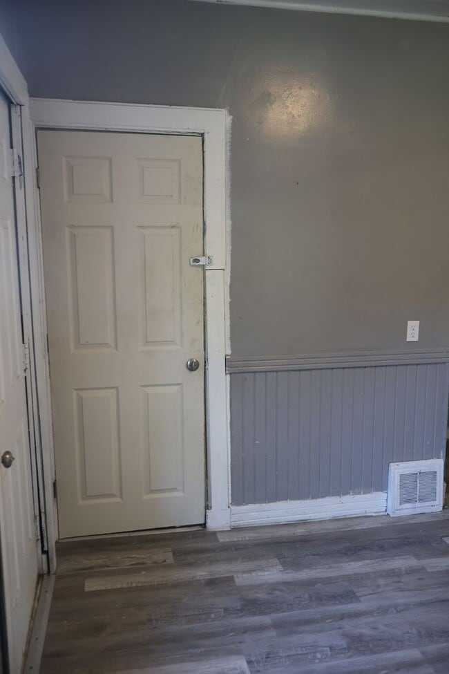 Building Photo - 6812 Whitney Ave