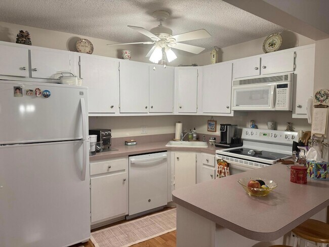 Foto del edificio - 417 Pine Glen Ln