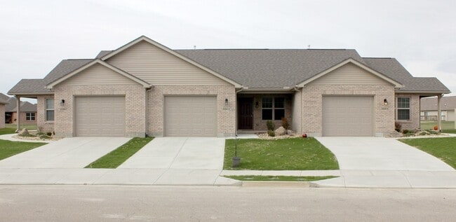 Building Photo - 2206 Shamrock Ln