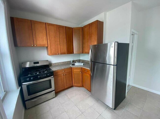 Building Photo - 3255 Steinway St