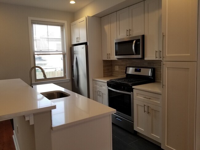 Foto del edificio - 1245 N Myrtlewood St