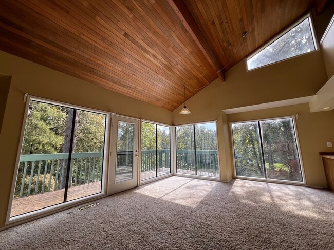 Foto del edificio - *Half-Off 1st Month's Rent!* Two Bedroom C...