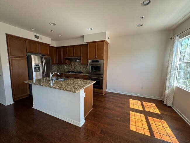 Foto del edificio - 332 East Hilltop Way