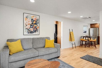 Building Photo - 820 N 25th St