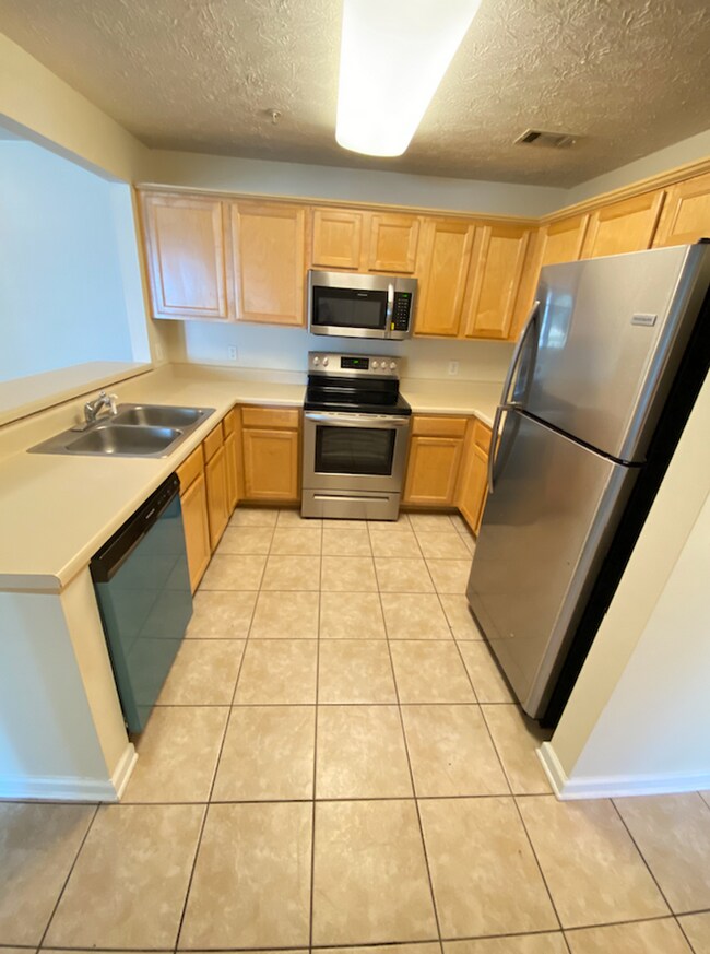 Foto del edificio - Available August 2026!