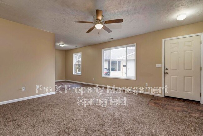 Foto del edificio - 652 N Belview Ave