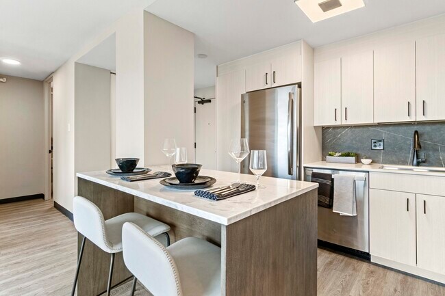 Foto del edificio - 1912 W Ogden Ave