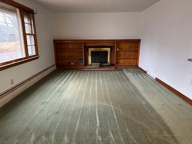 Building Photo - 3 Bedroom 1 Bath Bungalow-Style Ranch