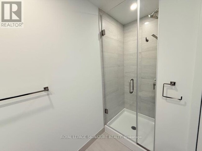 Building Photo - 1 Fairview Rd E