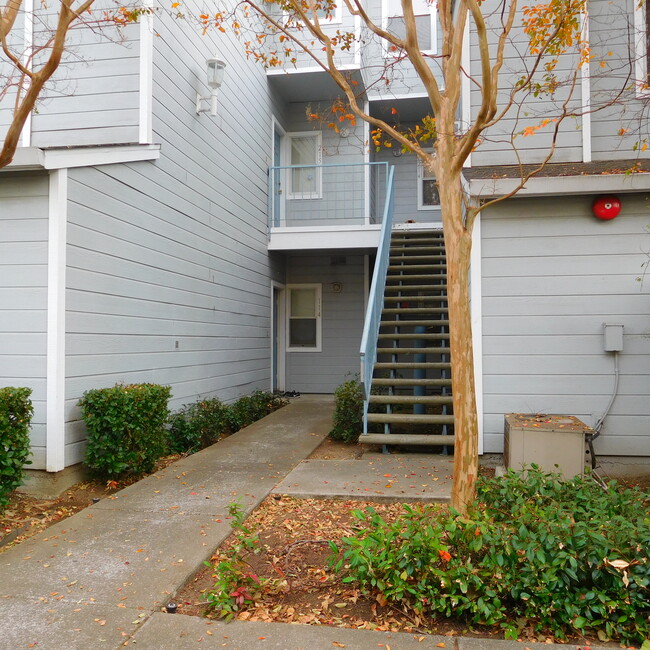 Building Photo - 1850 Blossom Ave