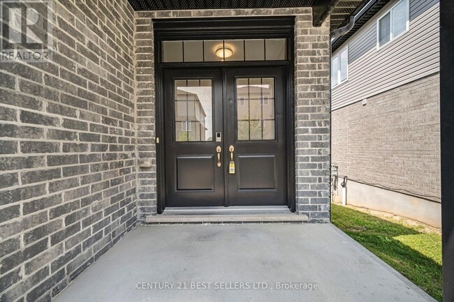Building Photo - 2619-2619 Sheffield Blvd